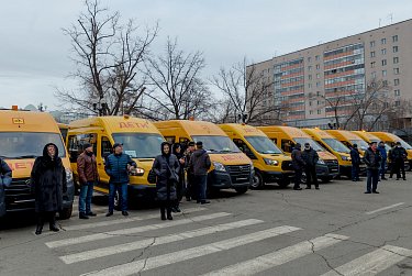 35 новых автобусов поехали в сельские школы 